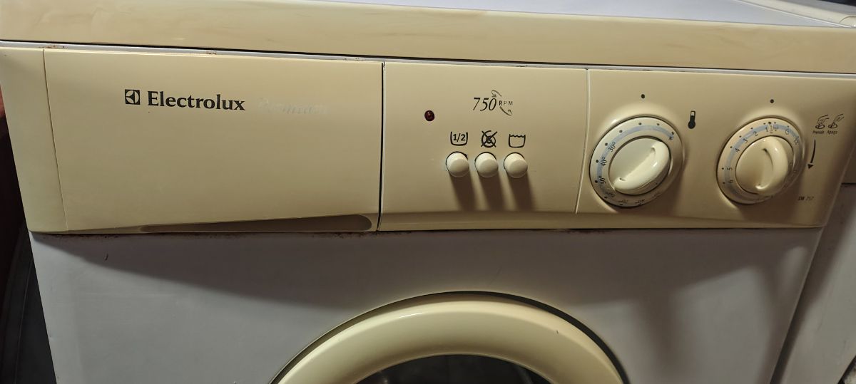 Lavarropa electrolux modelo 757 usado buen estado funcional de 6k con sus accesorios bien cuidado