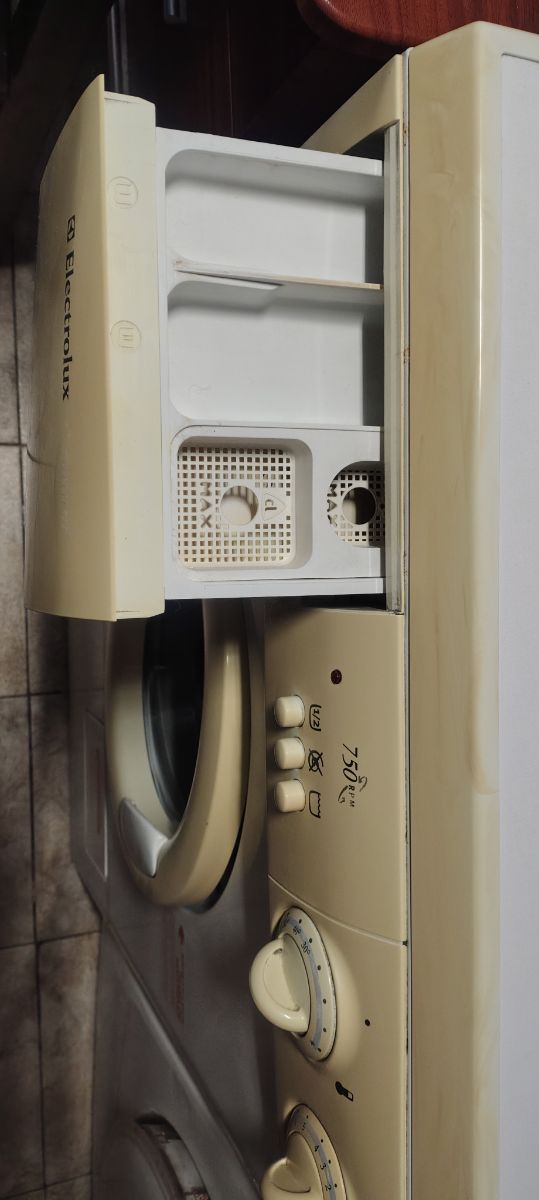 Lavarropa electrolux modelo 757 usado buen estado funcional de 6k con sus accesorios bien cuidado