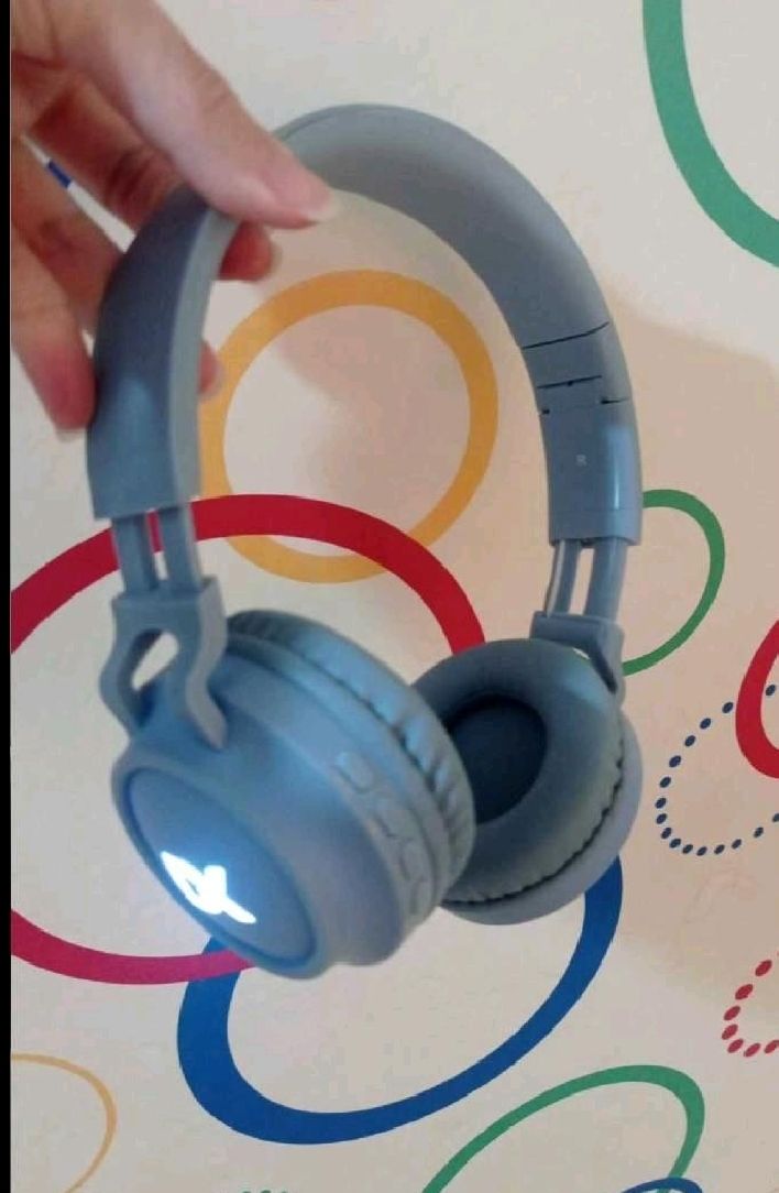 Auricular recargable con radio fm