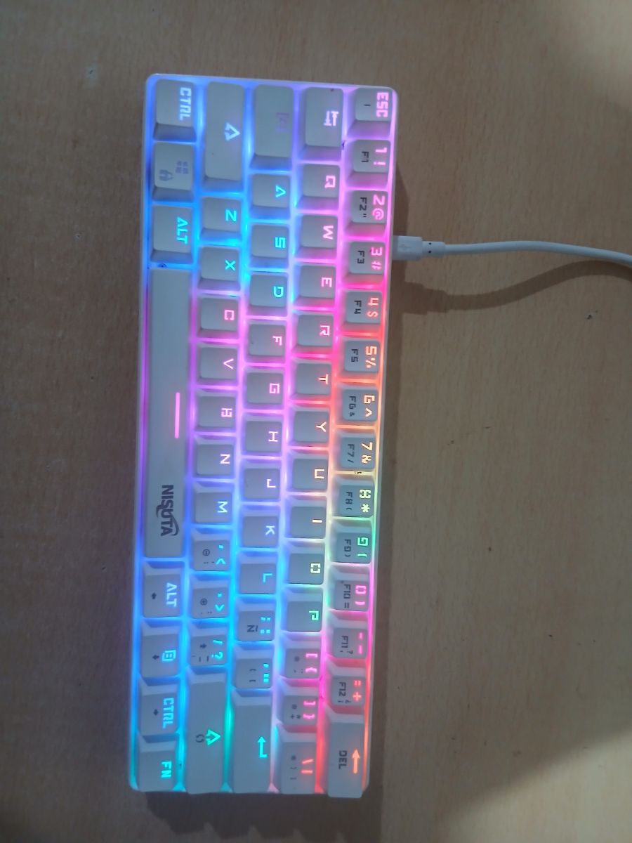 Teclado gamer nisuta NS-KBGZ61