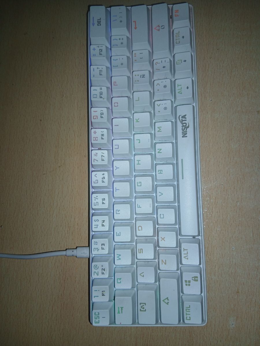 Teclado gamer nisuta NS-KBGZ61