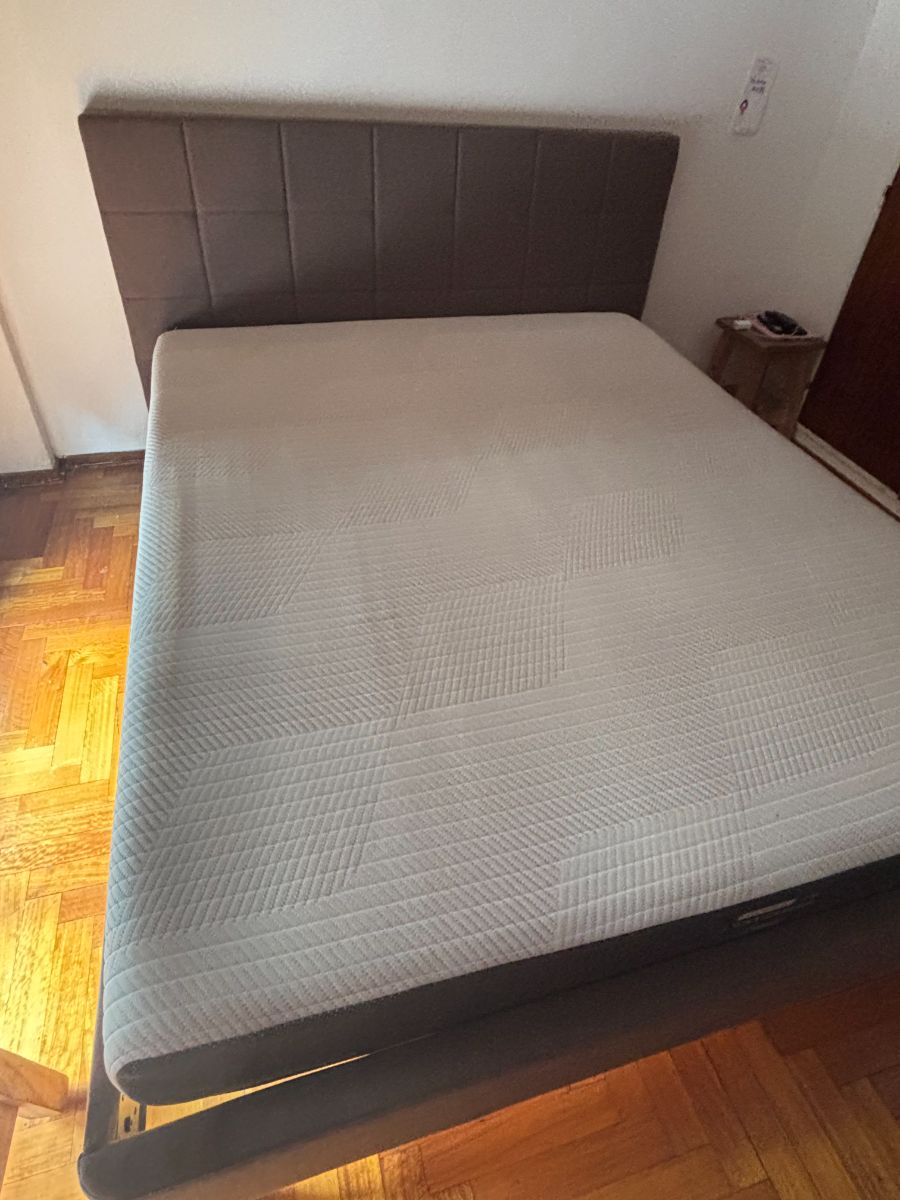 Cama con respaldo + colchon 2 plazas y media