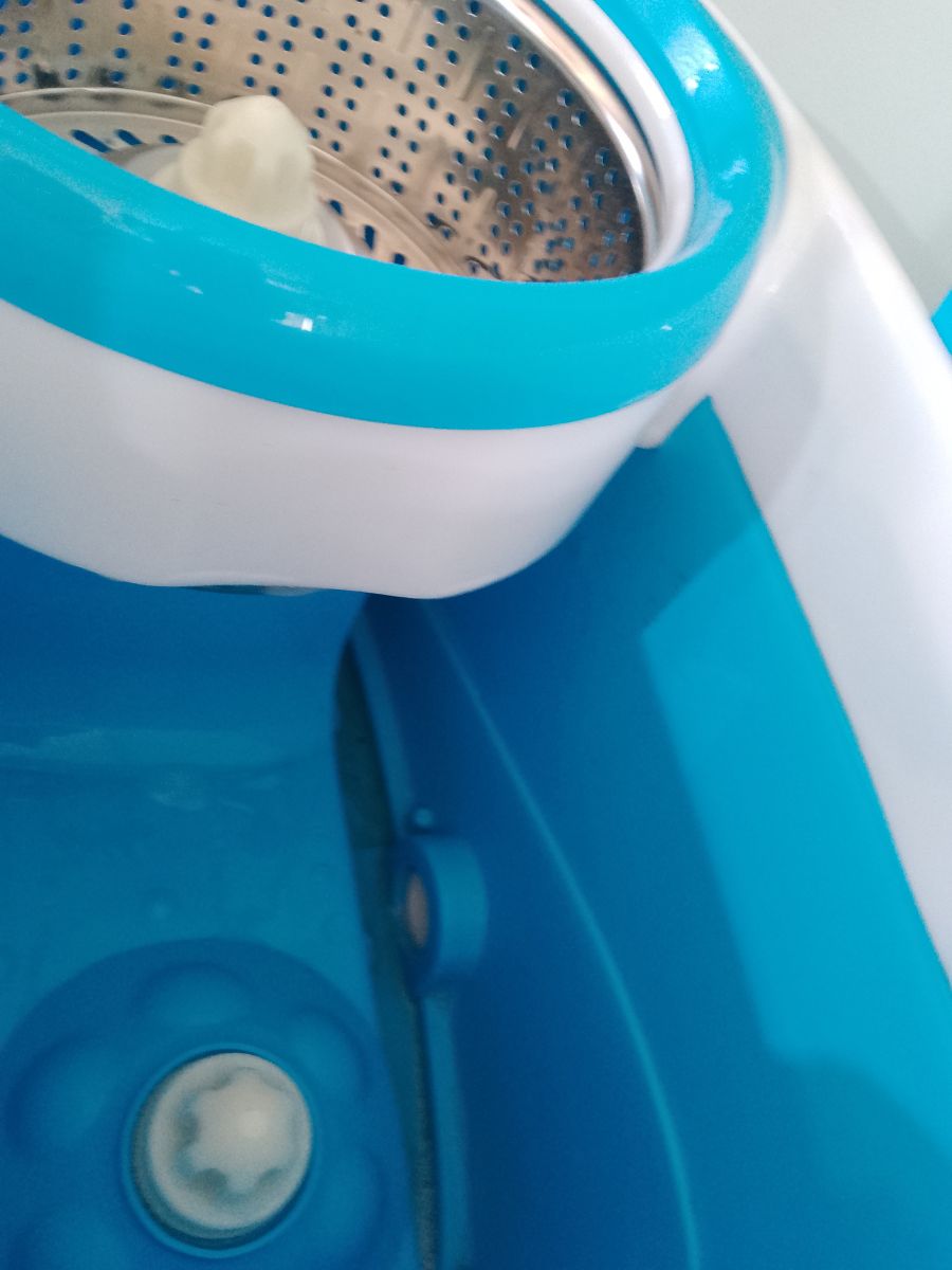 Mopa centrífuga 360* Gadnic" Clean Dream"  con balde escurridor con rueditas  y mango regulable