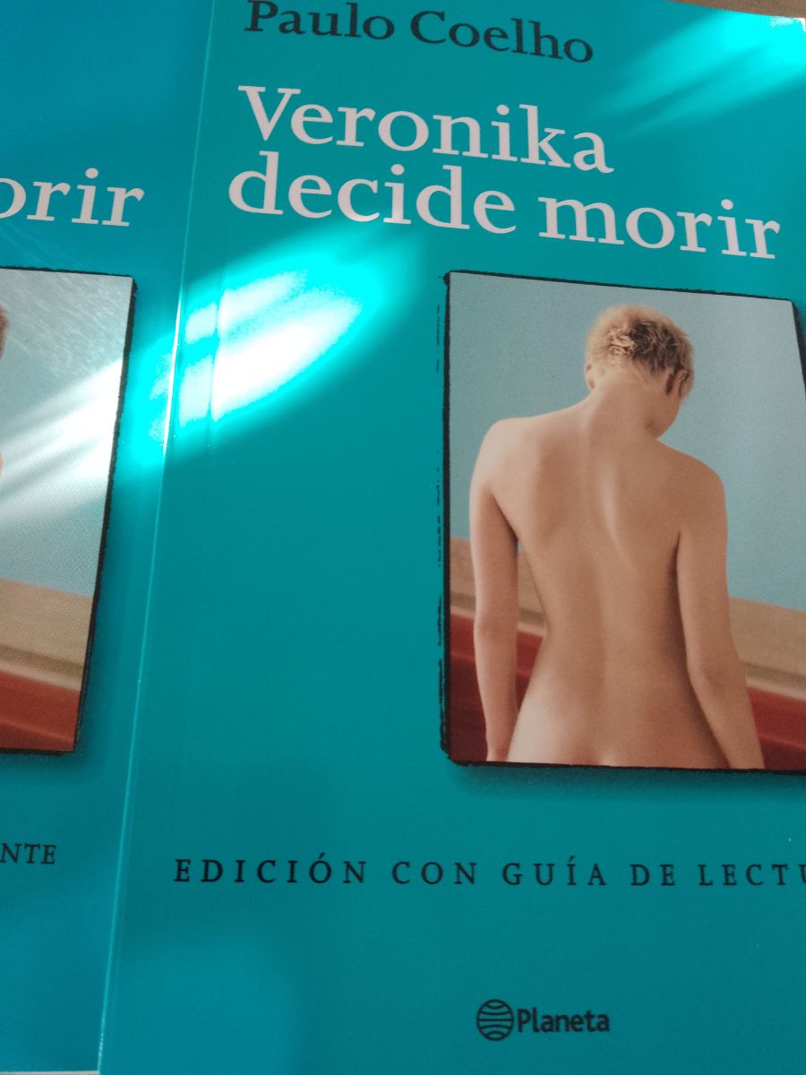 Novela de Paulo Coelho : "VeroniKa decide morir"