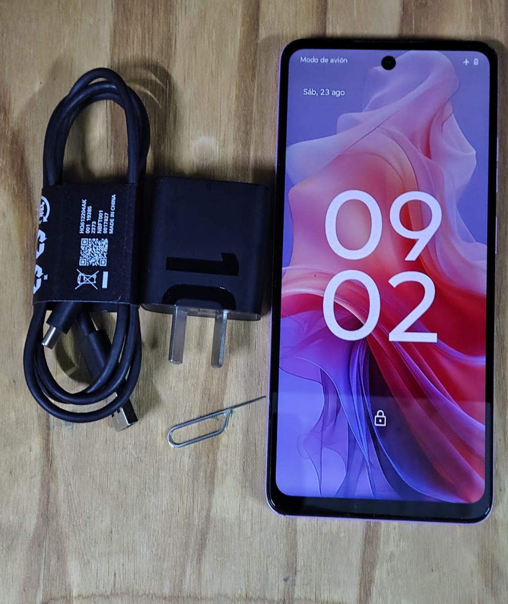 Motorola Moto E14 64gb Lavanda - Impecable Igual A Nuevo Completo