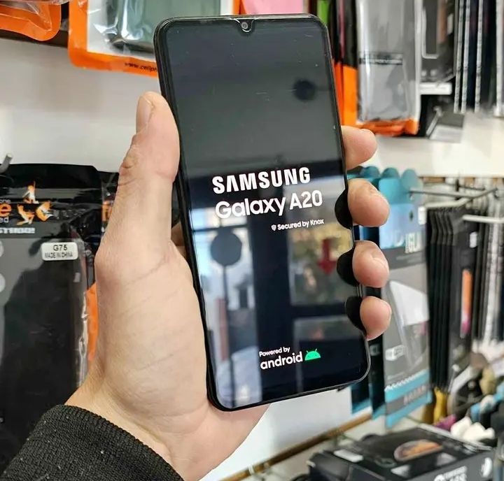 Samnsung a20 usado