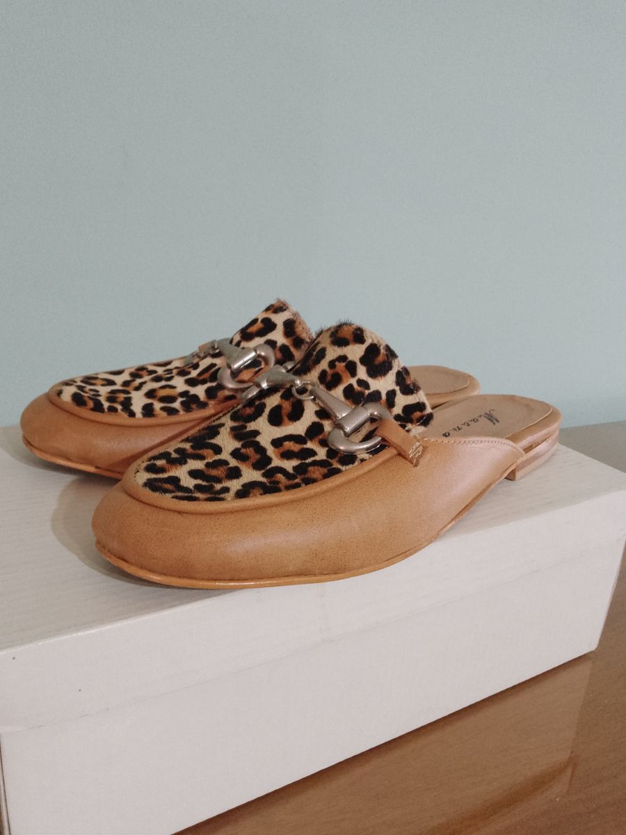 Calzado de Mujer. Mulet N* 37. Estilo mocasines sin talón.