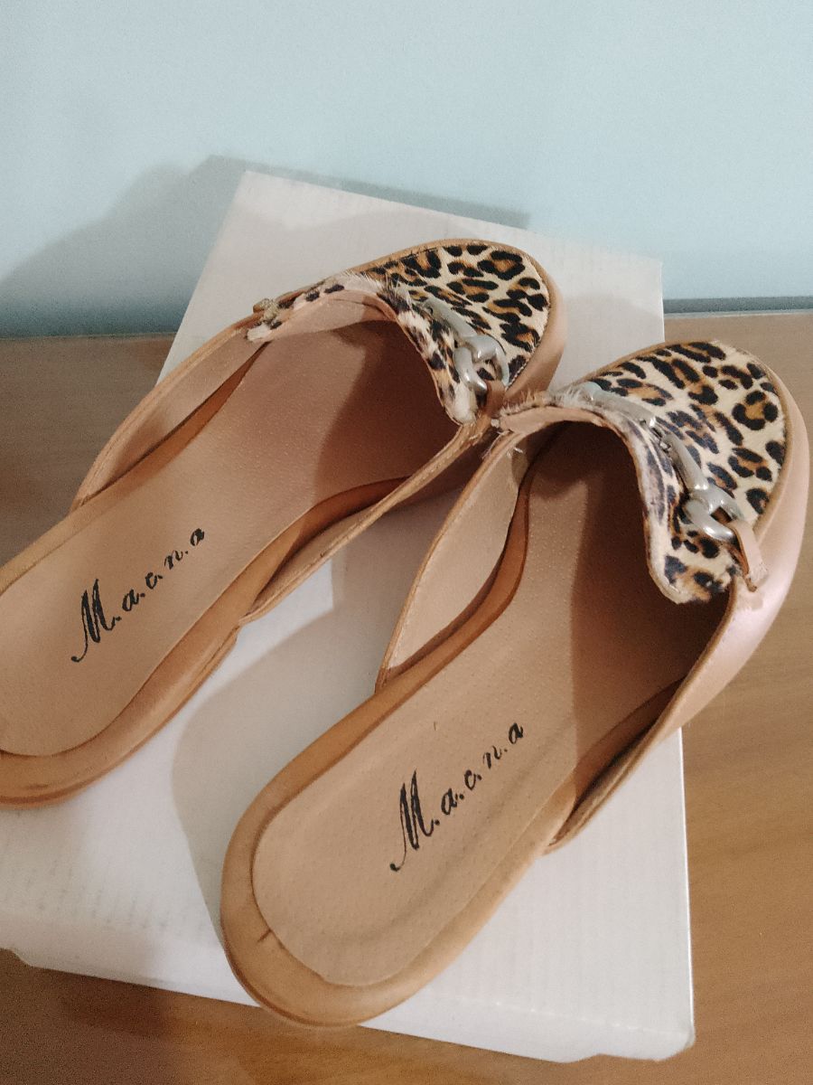 Calzado de Mujer. Mulet N* 37. Estilo mocasines sin talón.