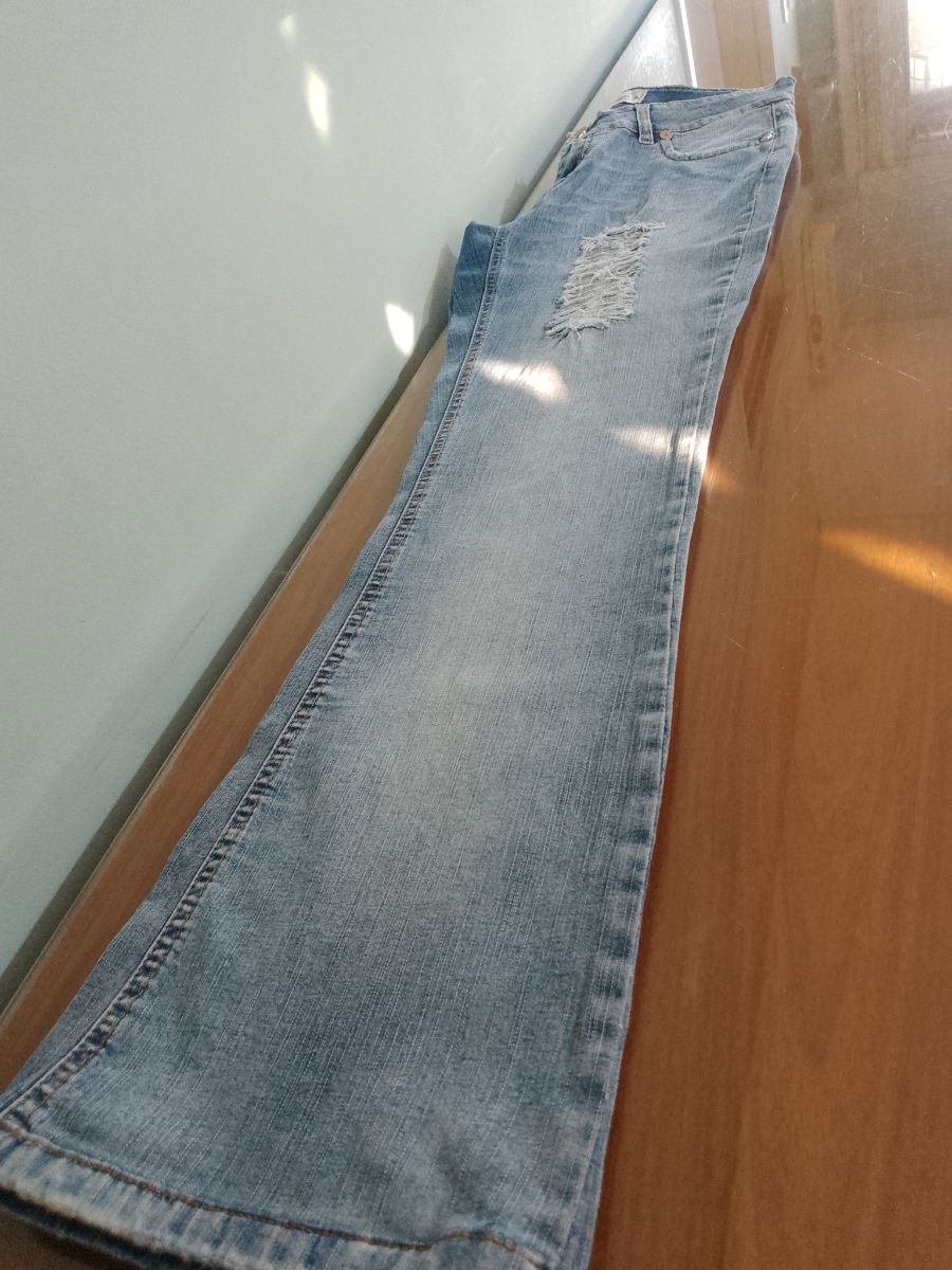 Conjunto de 2 piezas: jean Sweet + blusa rayada con broderie .