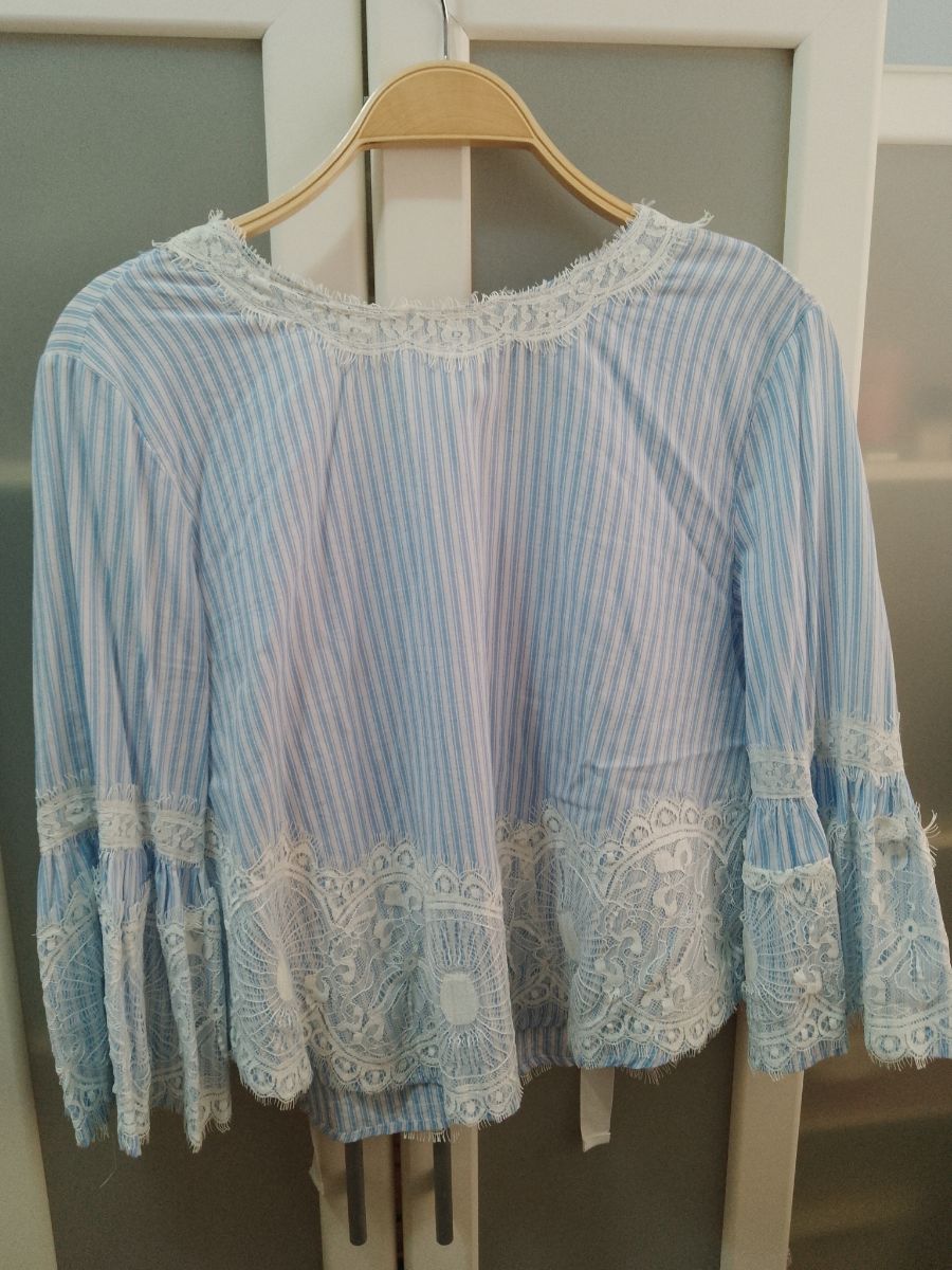 Conjunto de 2 piezas: jean Sweet + blusa rayada con broderie .