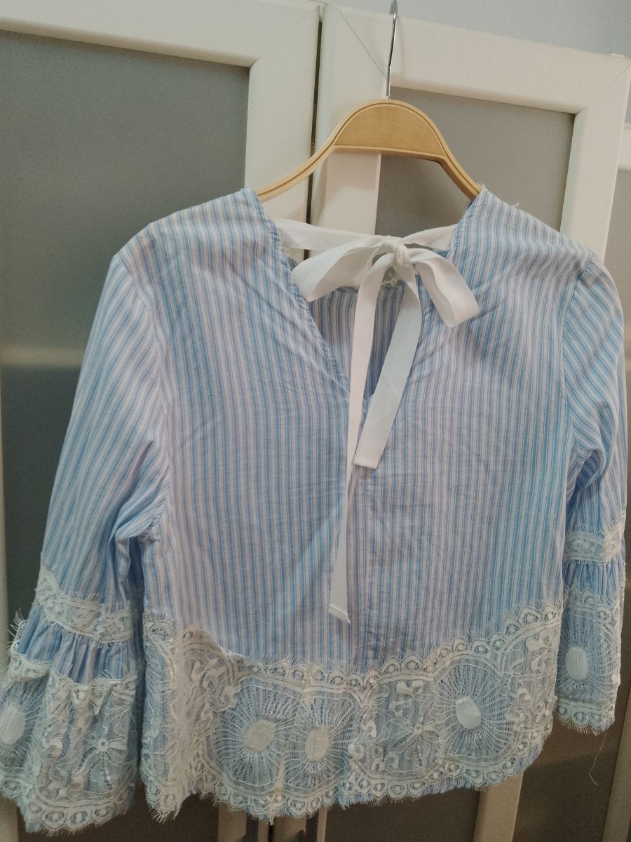 Conjunto de 2 piezas: jean Sweet + blusa rayada con broderie .