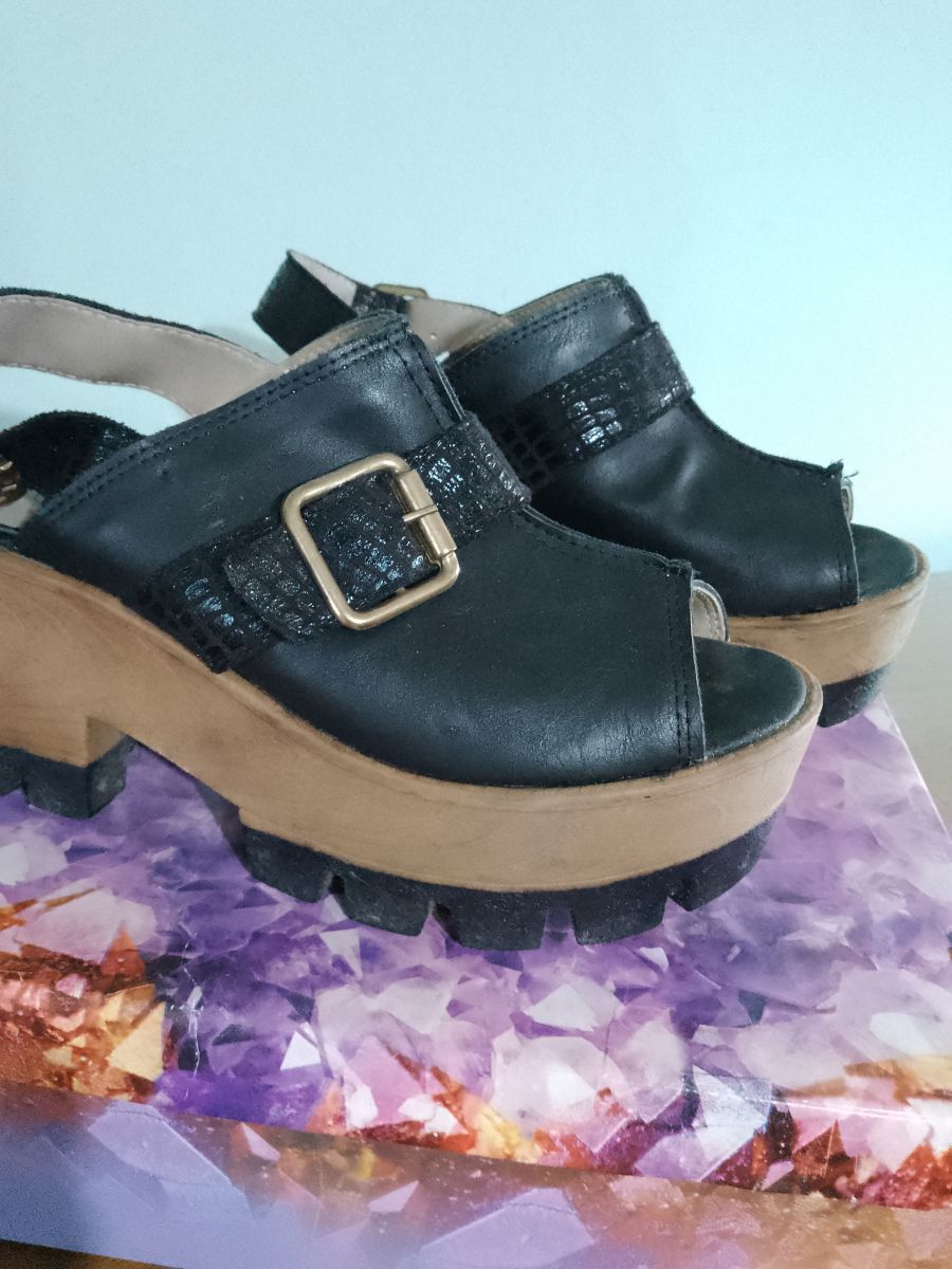 Lote de 4 pares de sandalias N*36 de Mujer.