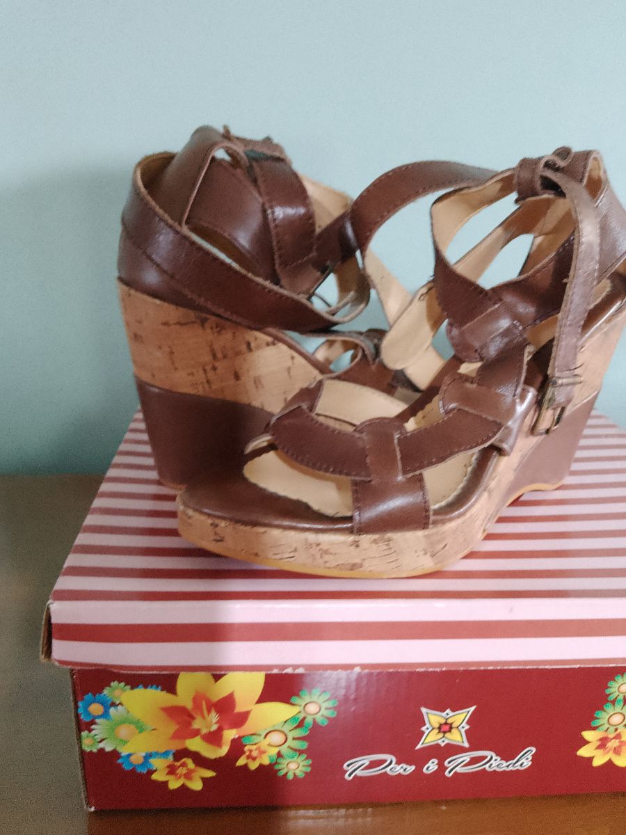 Lote de 4 pares de sandalias N*36 de Mujer.
