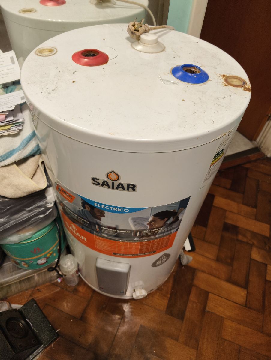 Termotanque eléctrico SAIAR 85L funcionando – usado