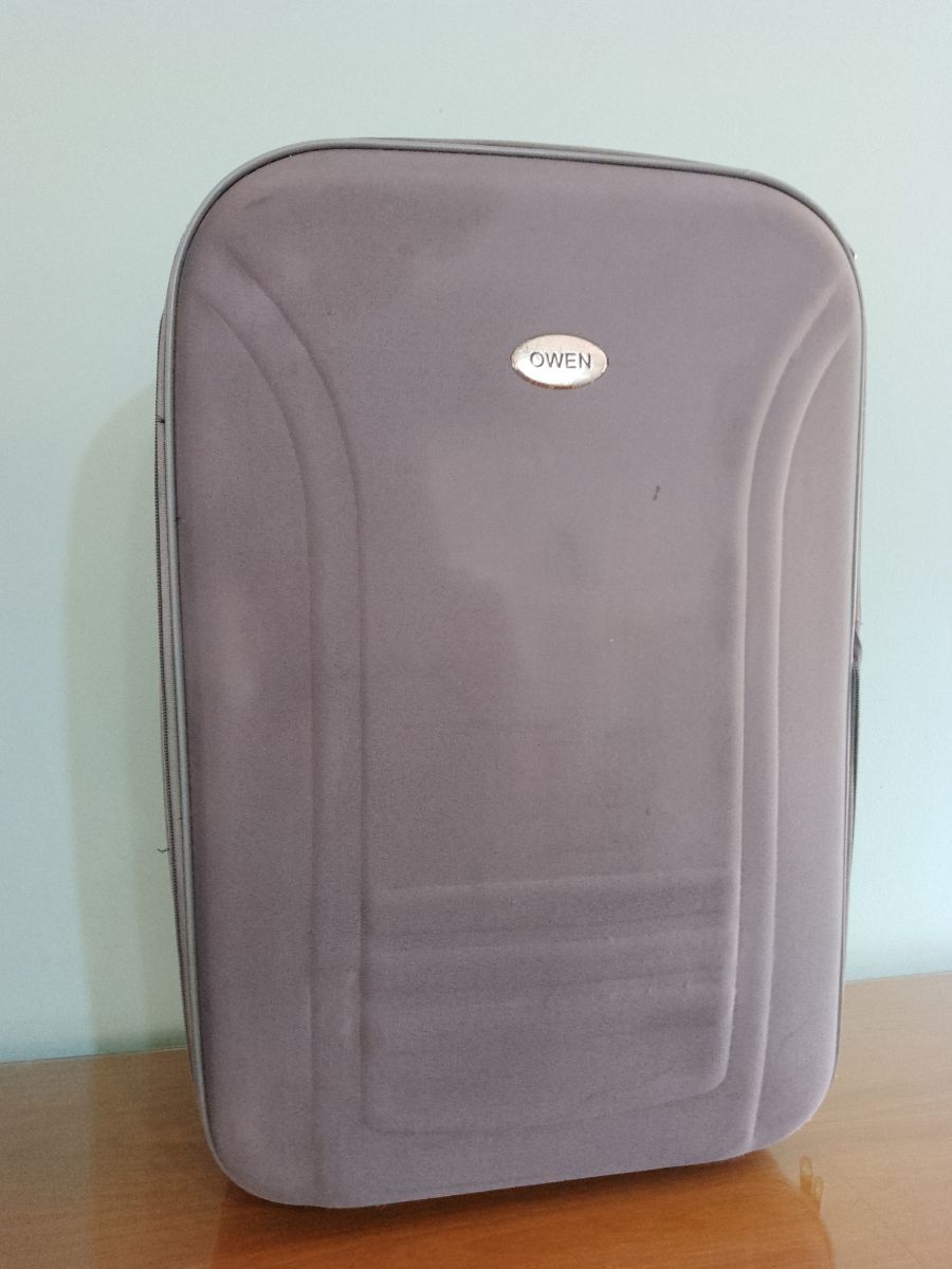 Valija con fuelle estilo Rollaboard.
