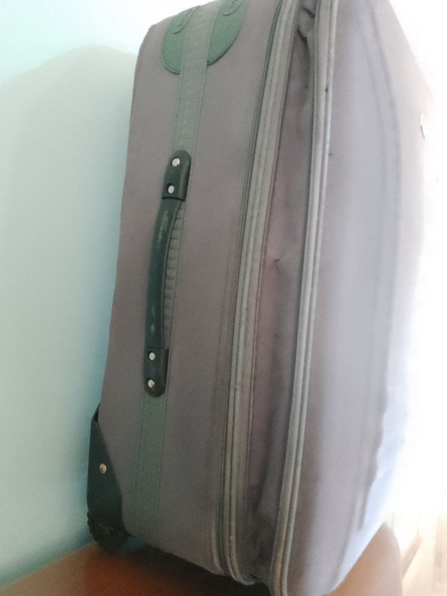 Valija con fuelle estilo Rollaboard.
