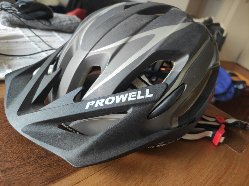 Casco Prowell Color Gris Talle M Visera Superventilado (Usado)