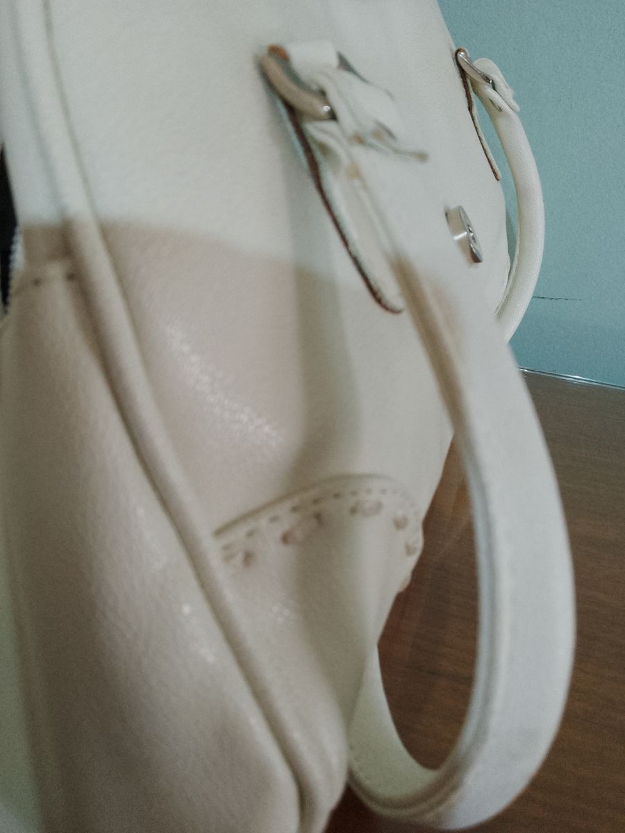 Cartera baguette con herraje.