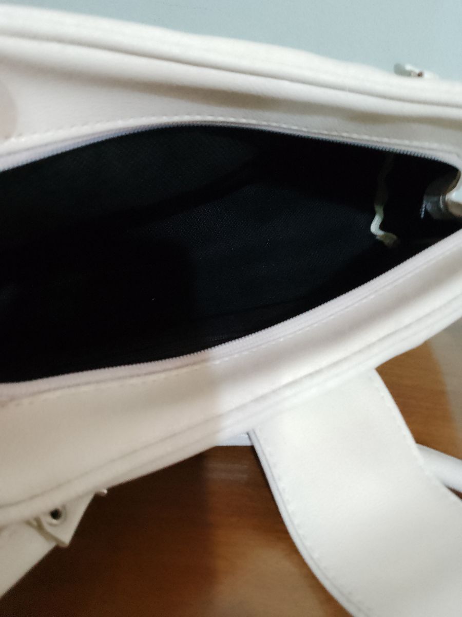 Cartera baguette con herraje.