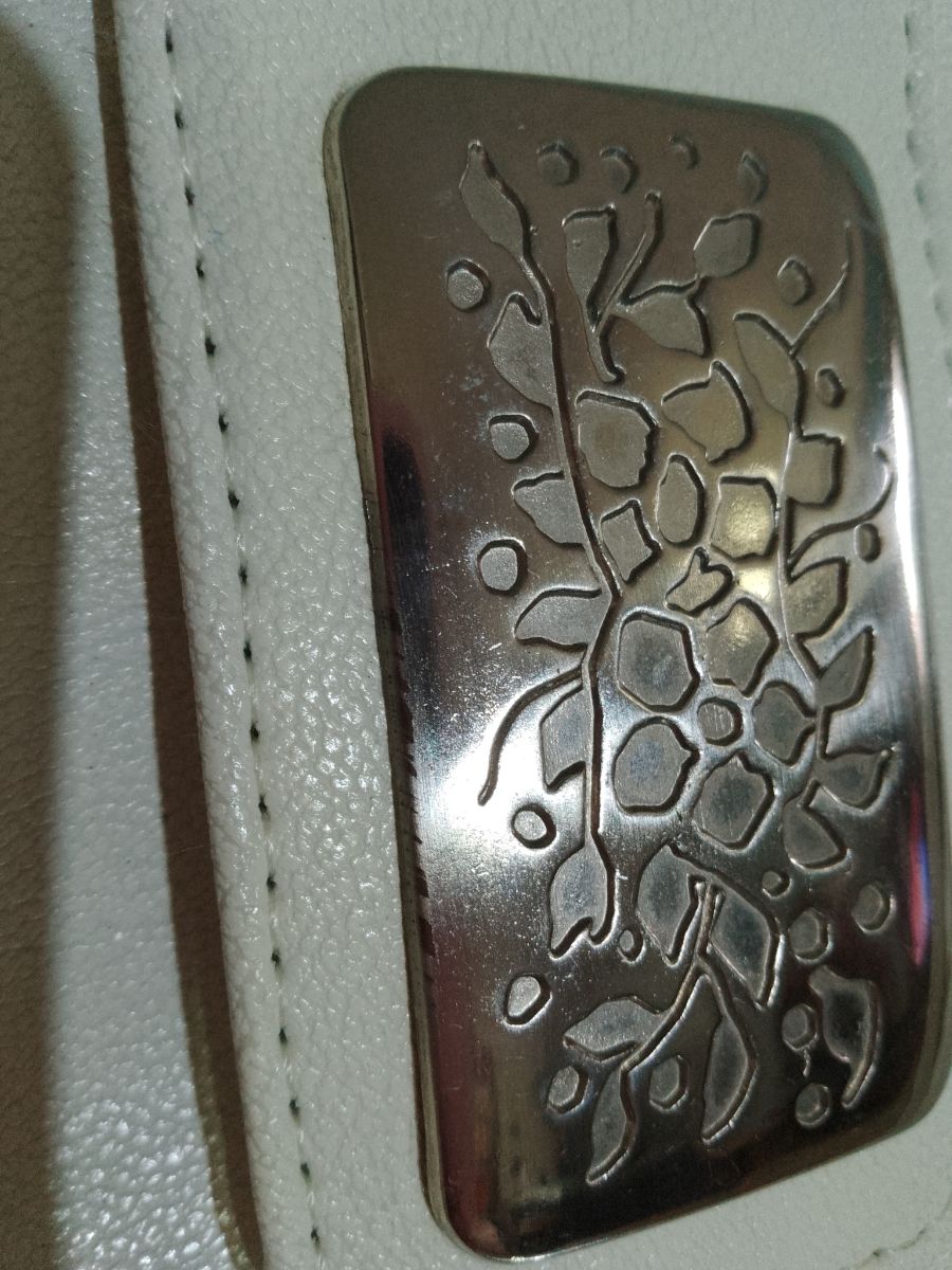 Cartera baguette con herraje.