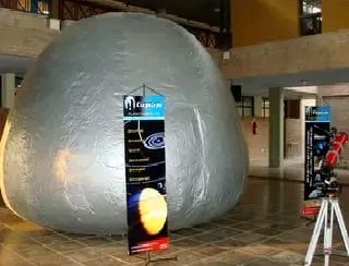 Cine portatil/planetario movil
