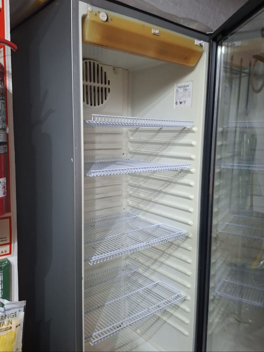 Heladera Gafa Exhibidora vertical VISU LED 420
