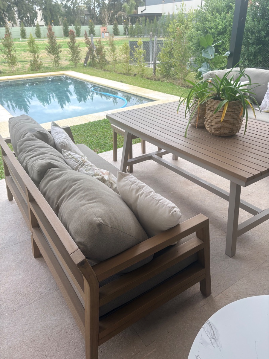 Sillón y mesa exterior