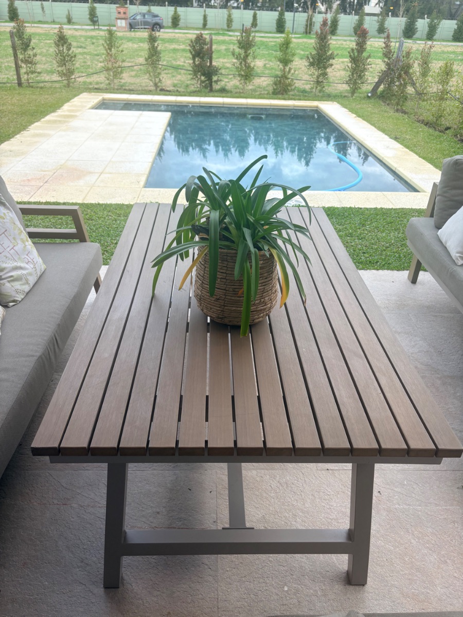 Sillón y mesa exterior