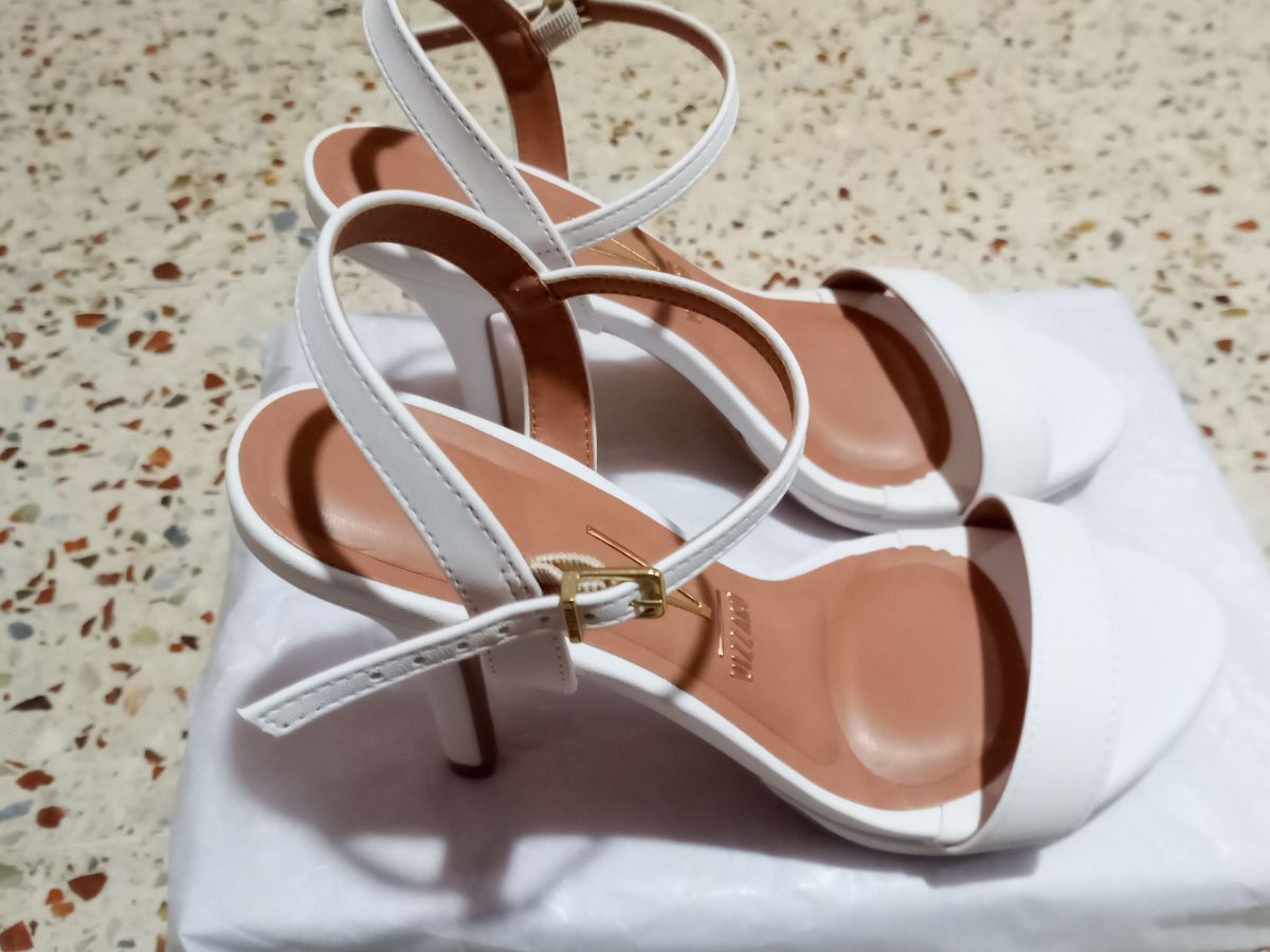 Zapatos Vizzano nuevos sin uso.