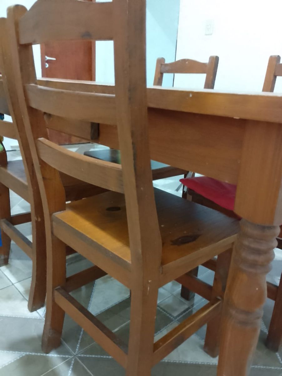 Sillón 3 cuerpos y camastro + mesa pino y sillas