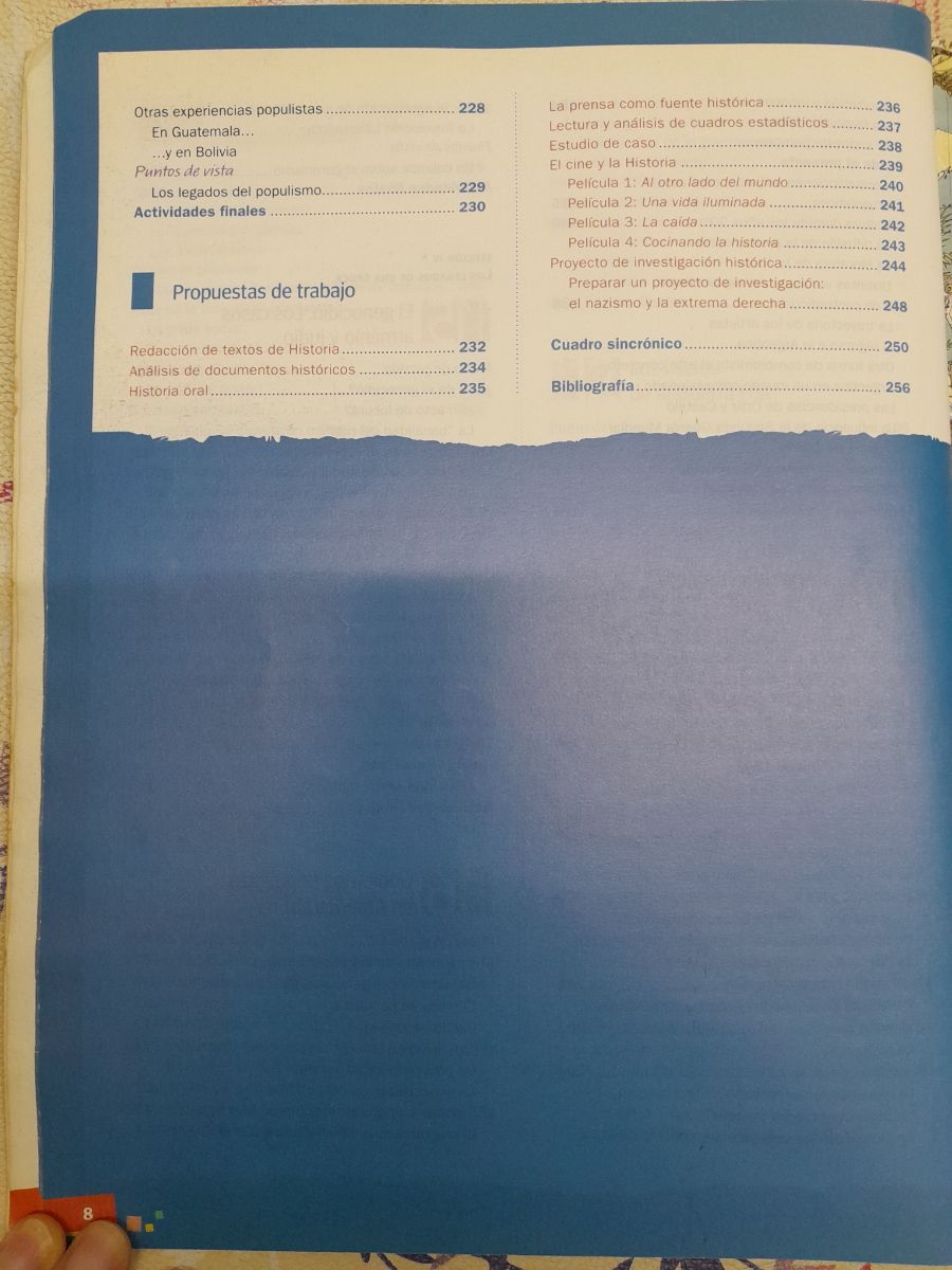 Libro educativo "Historia. El mundo en guerra y la Argentina. Primera mitad fel siglo XX"