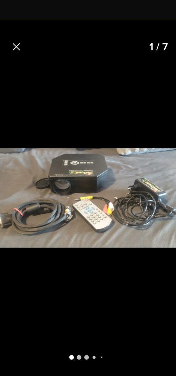 Mini proyector UNIC30