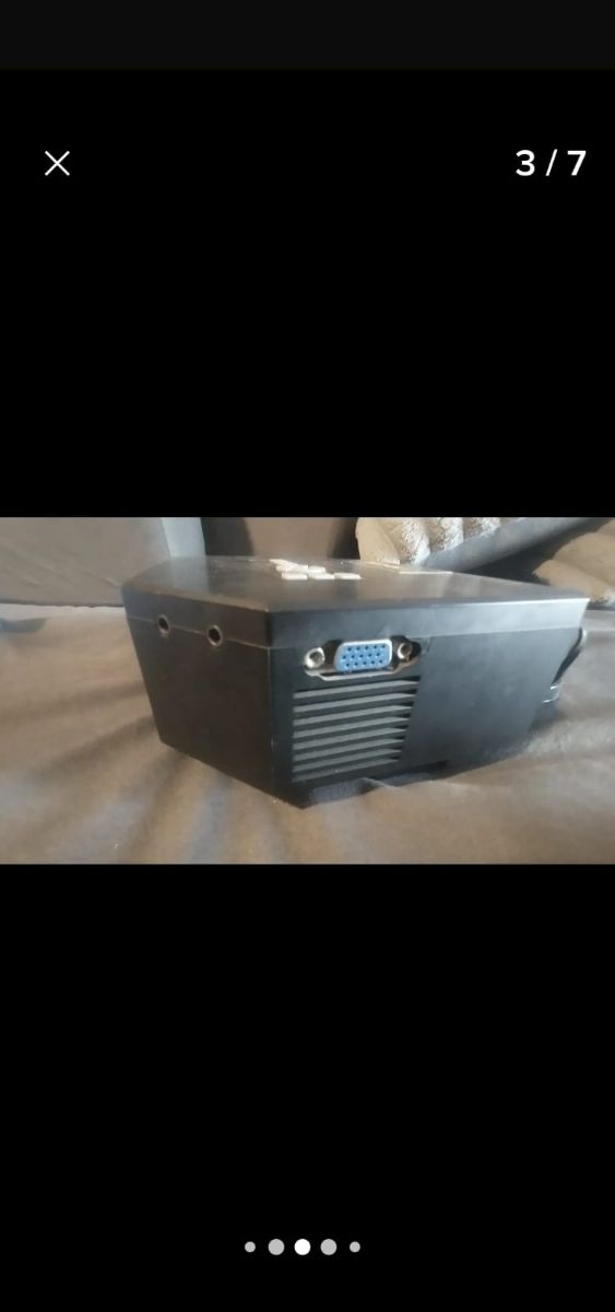 Mini proyector UNIC30