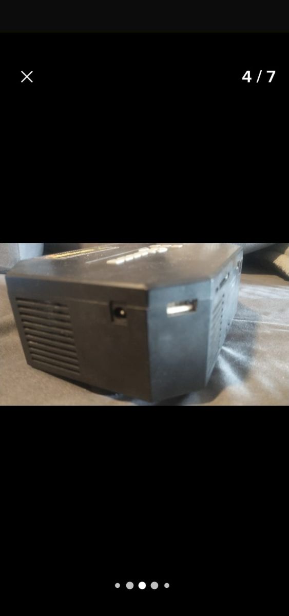Mini proyector UNIC30