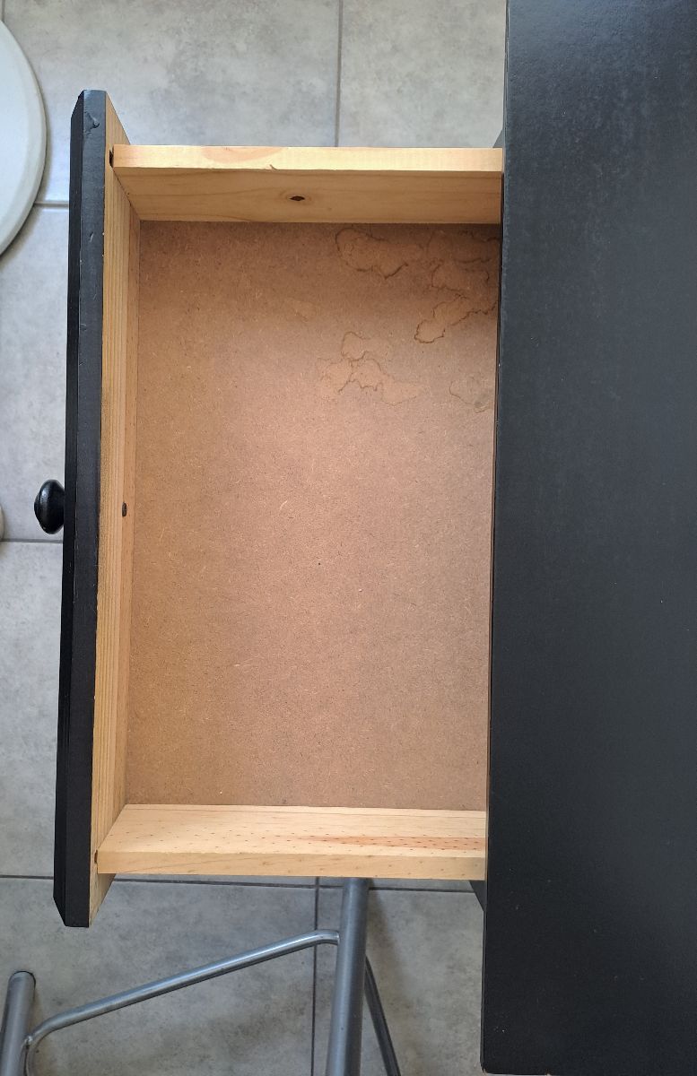 Mesa de Luz Pino Pintado y Laqueado