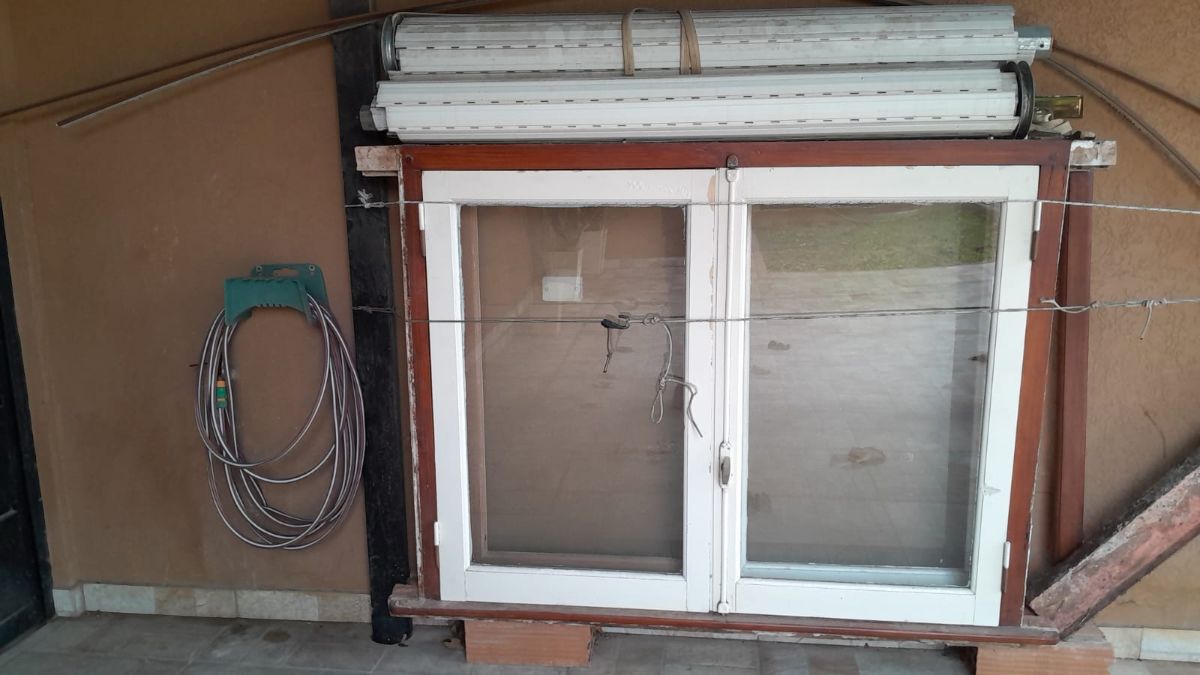 VENTANAS DE MADERA, PERCIANA DE PVC