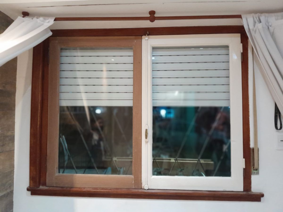 VENTANAS DE MADERA, PERCIANA DE PVC