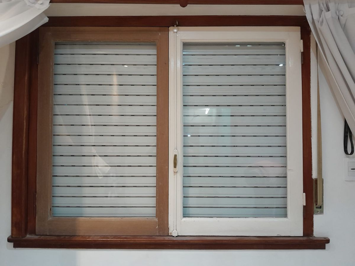 VENTANAS DE MADERA, PERCIANA DE PVC