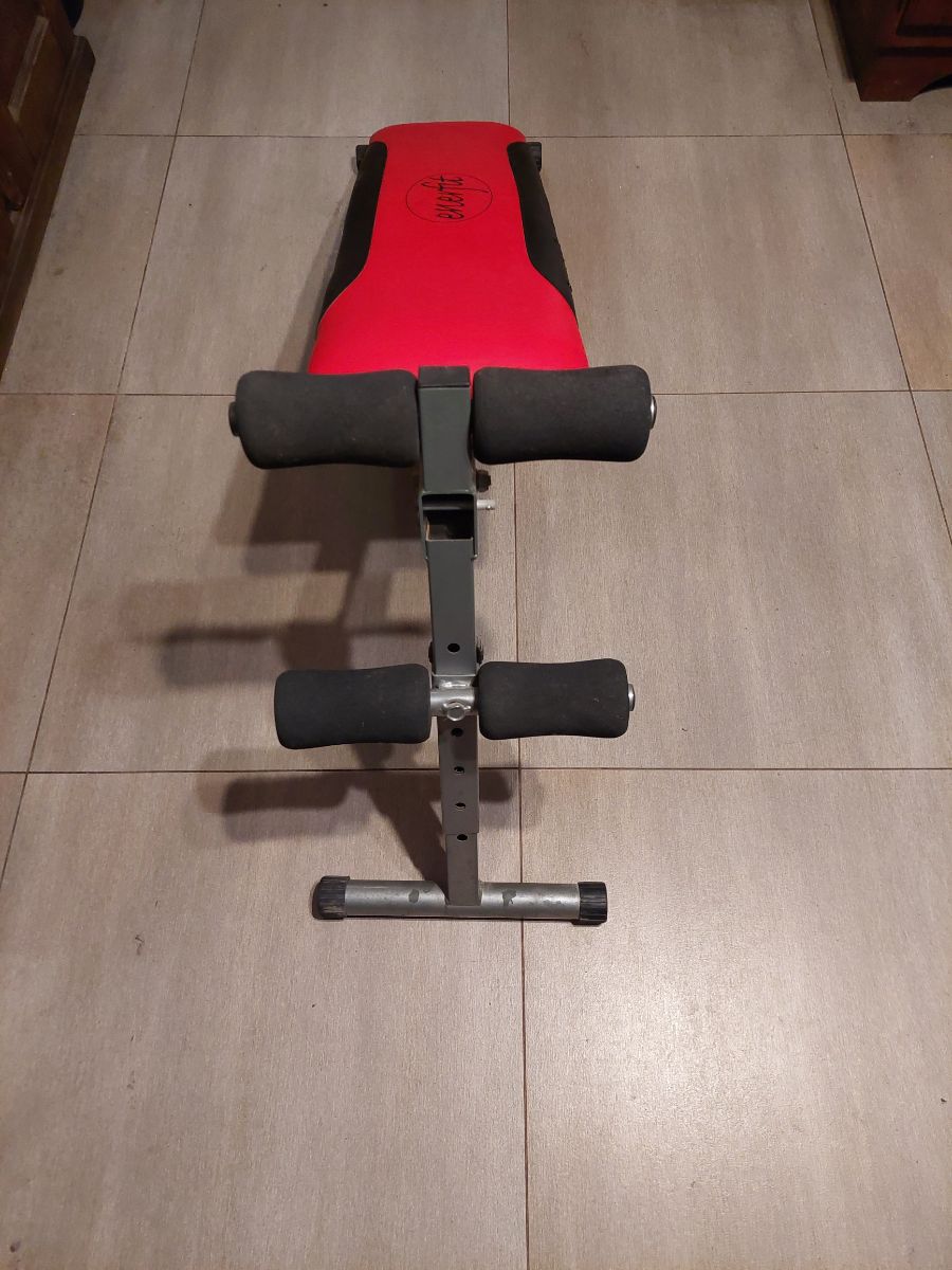 Banco de abdominales regulable