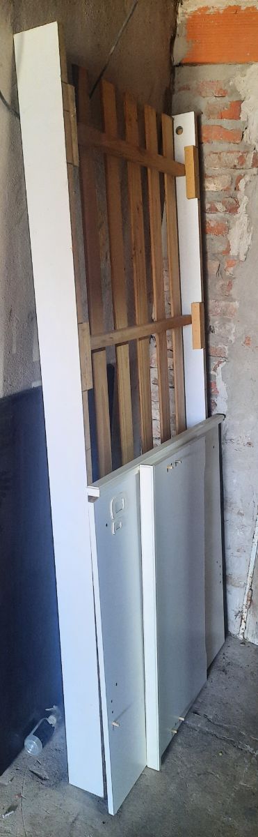 Cama de una plaza le falta los tornillos