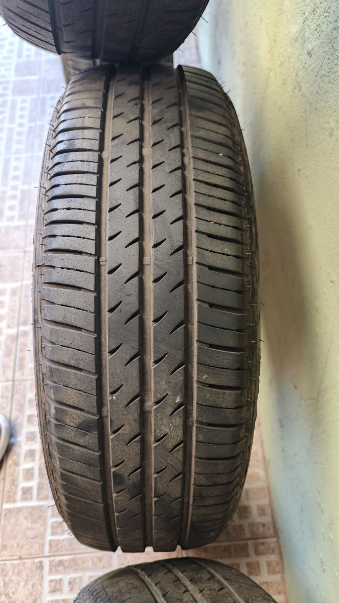 4 Cubiertas Firestone 175/65 R14 — Muy buen estado