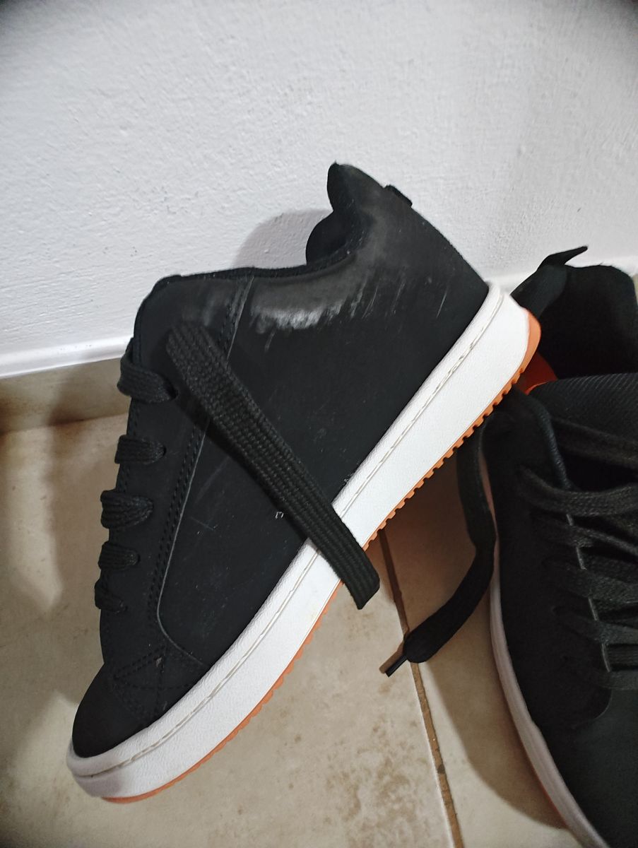 👟 Zapatillas DC negras – Talle 43