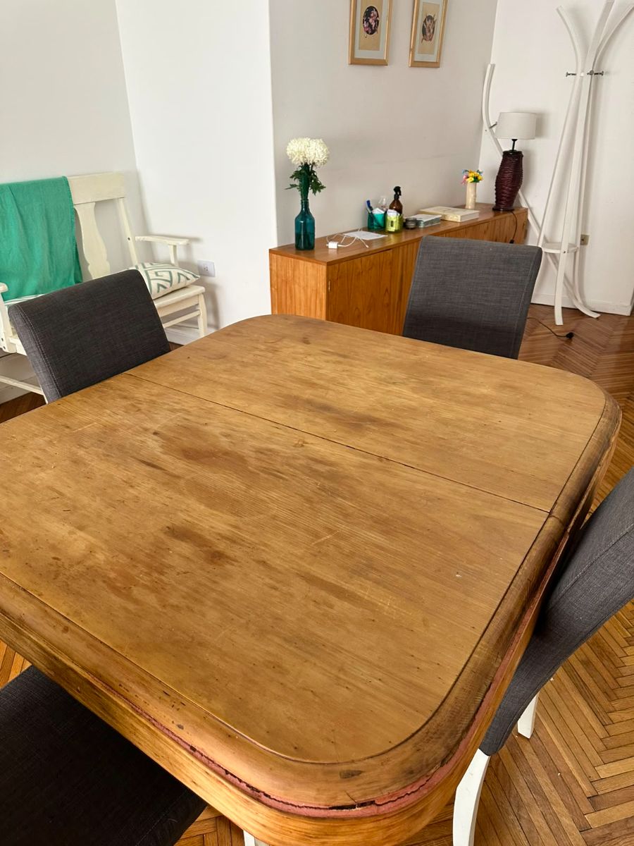 Mesa de Comedor de Madera – Excelente Estado