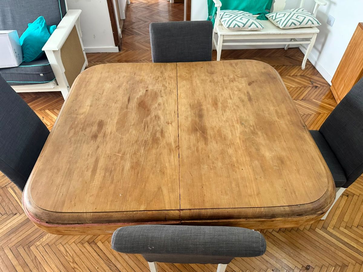 Mesa de Comedor de Madera – Excelente Estado