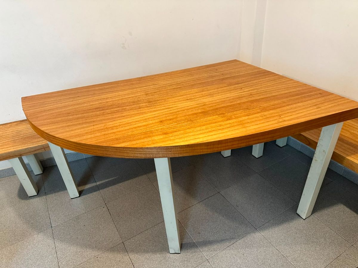 Mesa de Comedor de Madera + Banco Esquinero en L