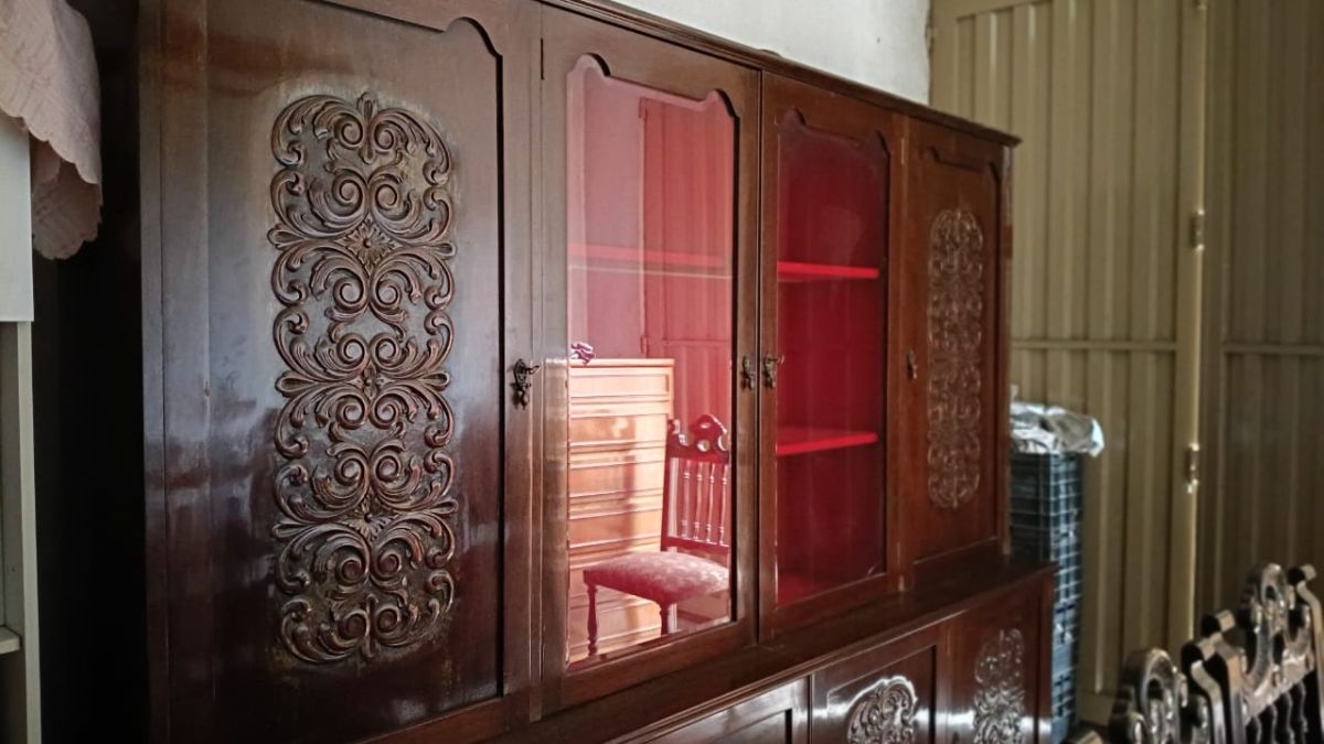 JUEGO DE COMEDOR ANTIGUO TALLADO