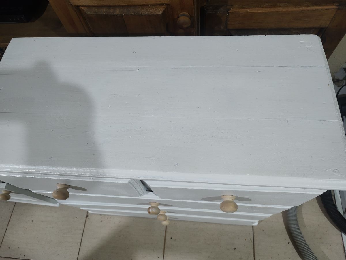 Comoda y mesa de luz