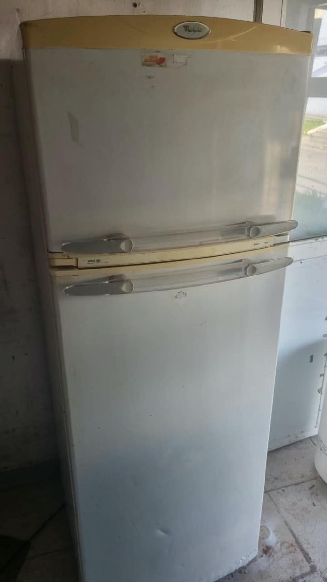 Heladera con Freezer funcionando perfectamente
