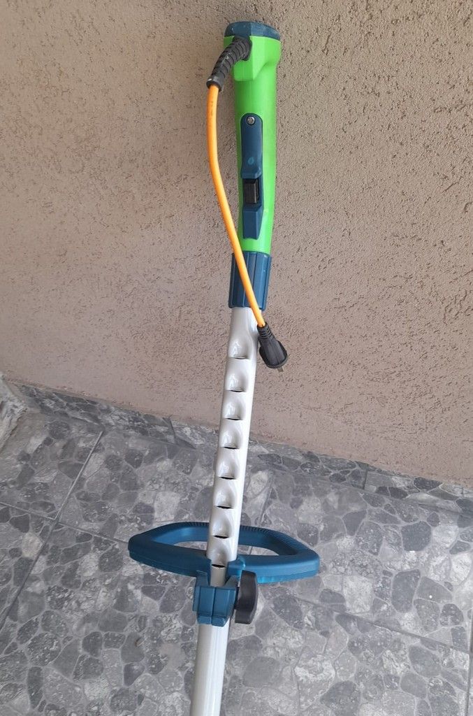 Bordeadora Eléctrica Schäfer M2 Potenciada 400W 33cm Verde