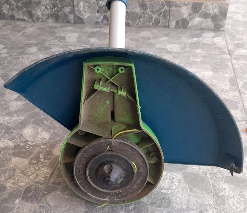 Bordeadora Eléctrica Schäfer M2 Potenciada 400W 33cm Verde